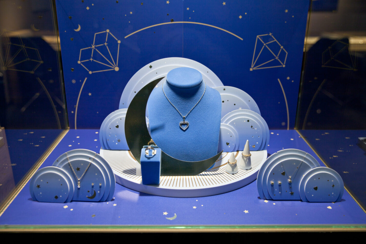 projektowanie aranżacja witryn wystaw sklepowych jubiler biżuteria